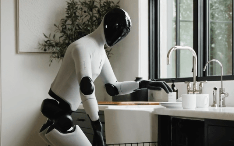 Figure teste son humano&iuml;de dans 30 maisons inconnues : r&eacute;ussira-t-il vraiment &agrave; faire le m&eacute;nage ?